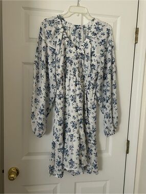 Dokotoo White With Blue Floral Print Dress Size M - 100% Polyester